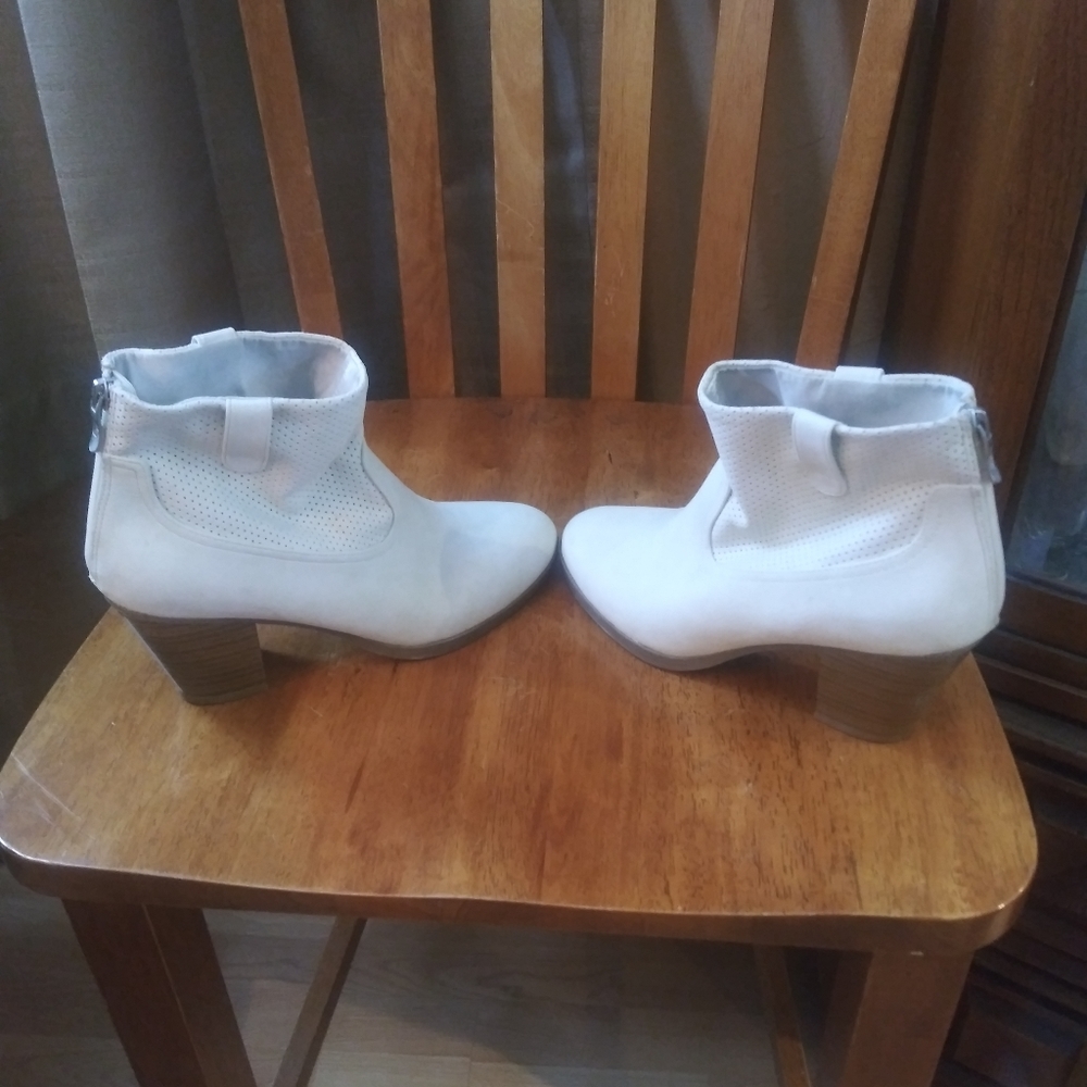 Abby & Libby women's boots ankle high. Never worn.